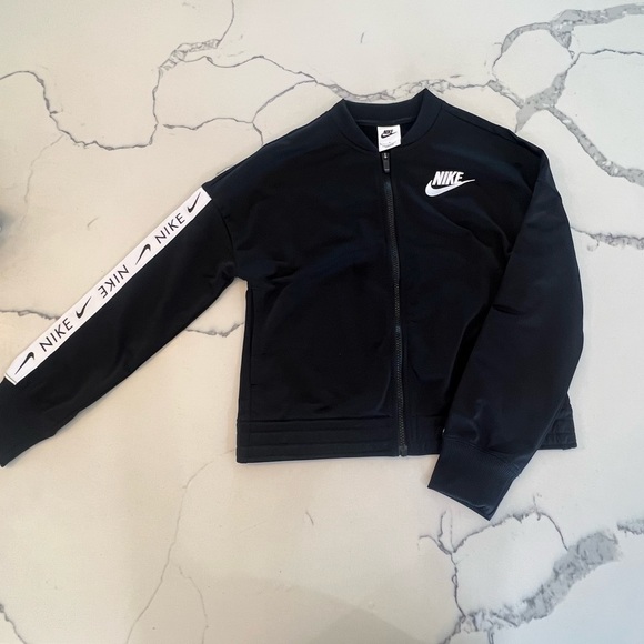 Tracksuit - Picture 3 of 4